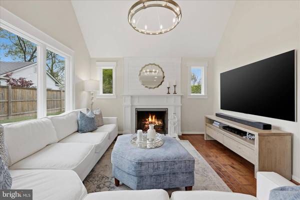 320 LOUDOUN ST SW, Leesburg, VA 20175