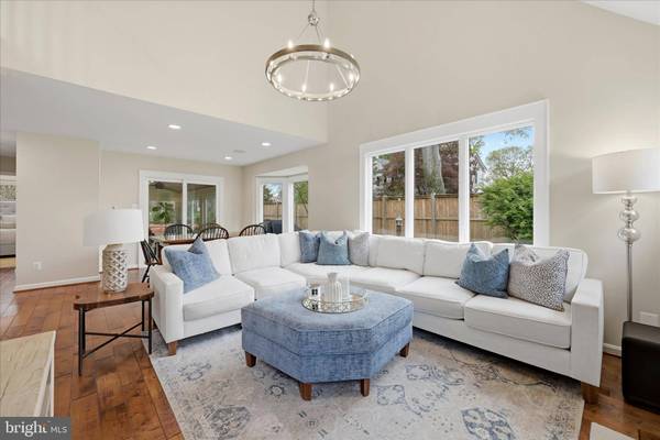 320 LOUDOUN ST SW, Leesburg, VA 20175