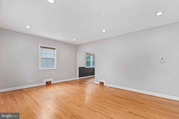 1200 N ROOSEVELT ST, Arlington, VA 22205