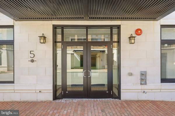 5 STATIONMASTER ST SE #102, Leesburg, VA 20175