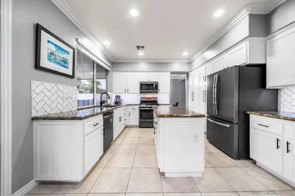 40597 Symphony Park Ln, Murrieta, CA 92562