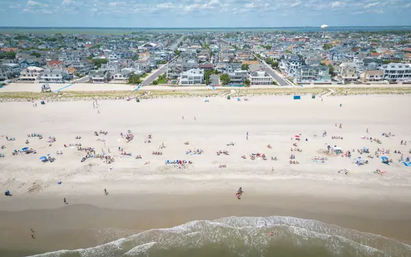 The Ultimate Guide to South Jersey Shore Living,Kayla Noll