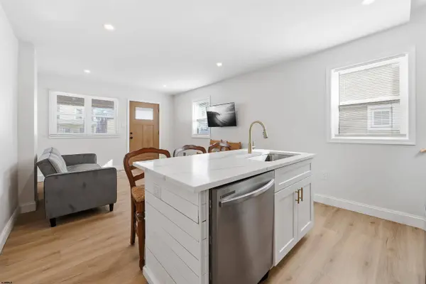 310 11th St, Ocean City, NJ 08226