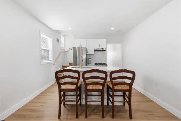 310 11th St, Ocean City, NJ 08226