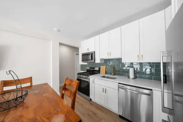 11 E 7th St #A, Ocean City, NJ 08226