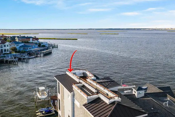 233 W 17th St, Ocean City, NJ 08226