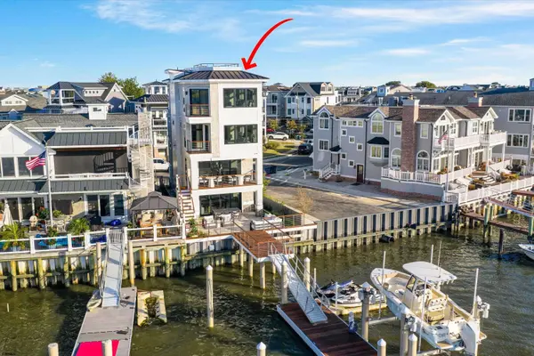 233 W 17th St, Ocean City, NJ 08226