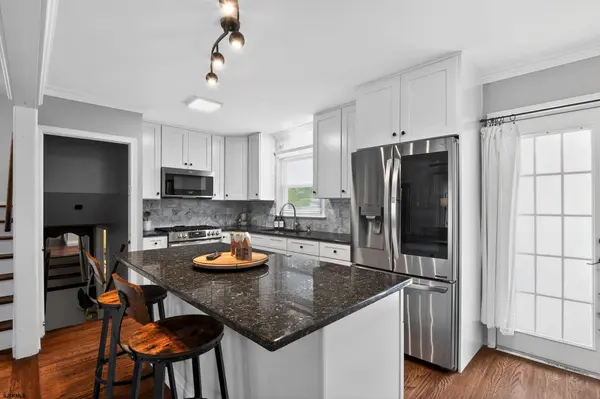 5 Merion Dr, Somers Point, NJ 08244