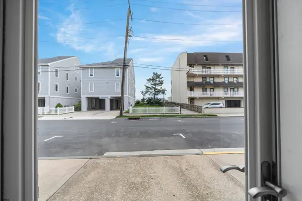 23 39th St #B, Sea Isle City, NJ 08243