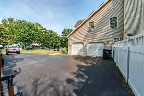 6 Hilltop Dr, Marmora, NJ 08223