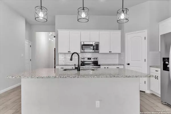 8316 Utopia, Selma, TX 78154