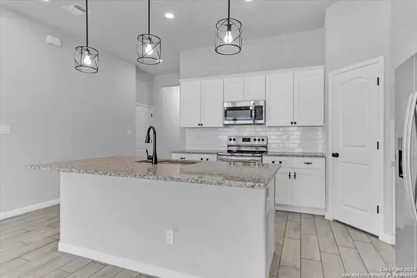 8316 Utopia, Selma, TX 78154