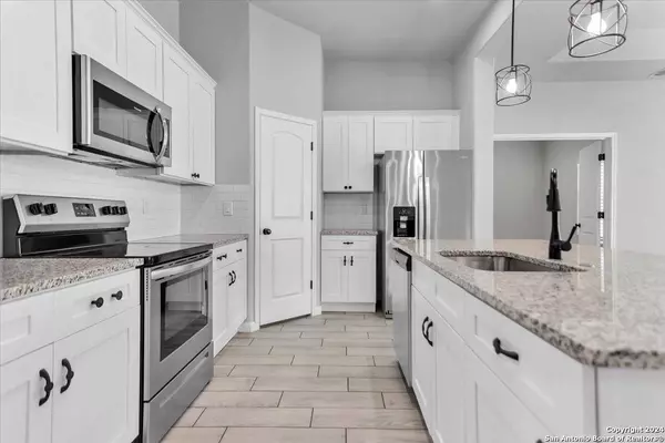 8316 Utopia, Selma, TX 78154