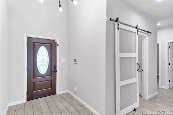 8316 Utopia, Selma, TX 78154