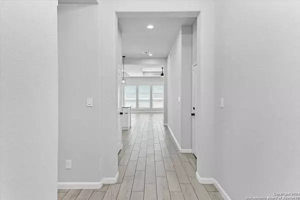 8316 Utopia, Selma, TX 78154