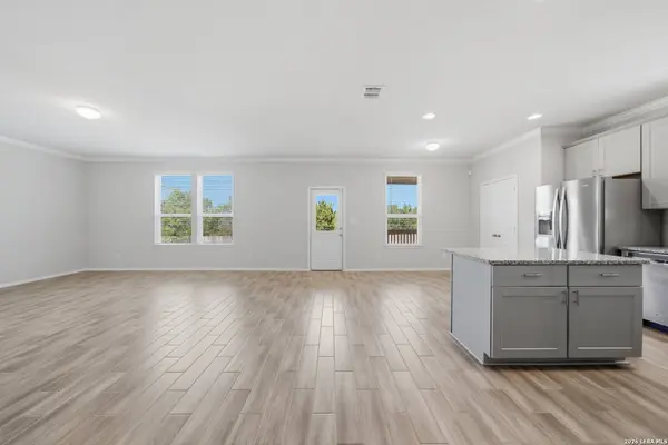 11131 HILLTOP BARN, San Antonio, TX 78254