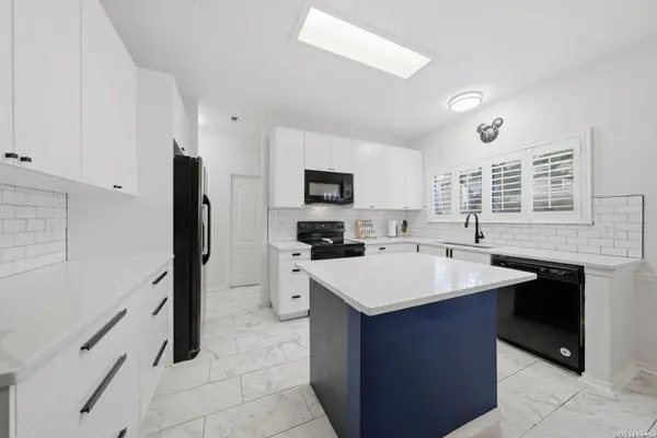 6207 STABLE CREEK DR, San Antonio, TX 78249