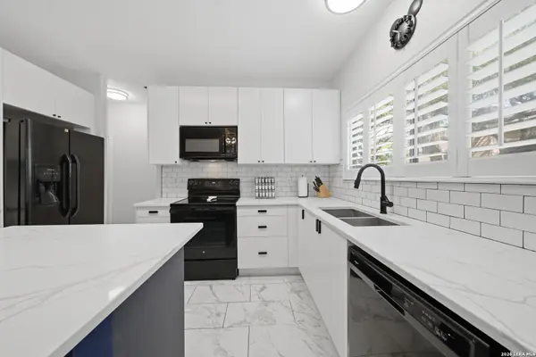 6207 STABLE CREEK DR, San Antonio, TX 78249