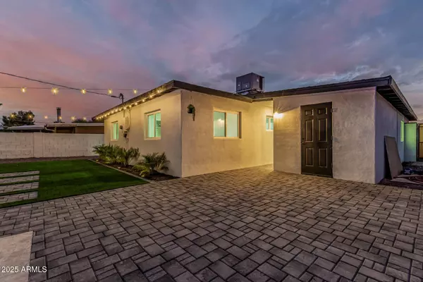 3111 N 34TH Street, Phoenix, AZ 85018