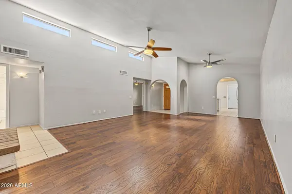2915 W KELTON Lane, Phoenix, AZ 85053