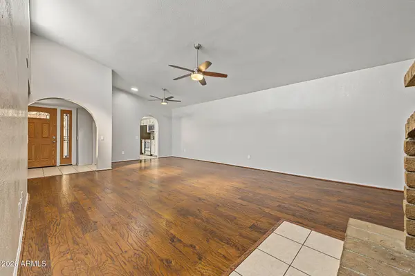2915 W KELTON Lane, Phoenix, AZ 85053