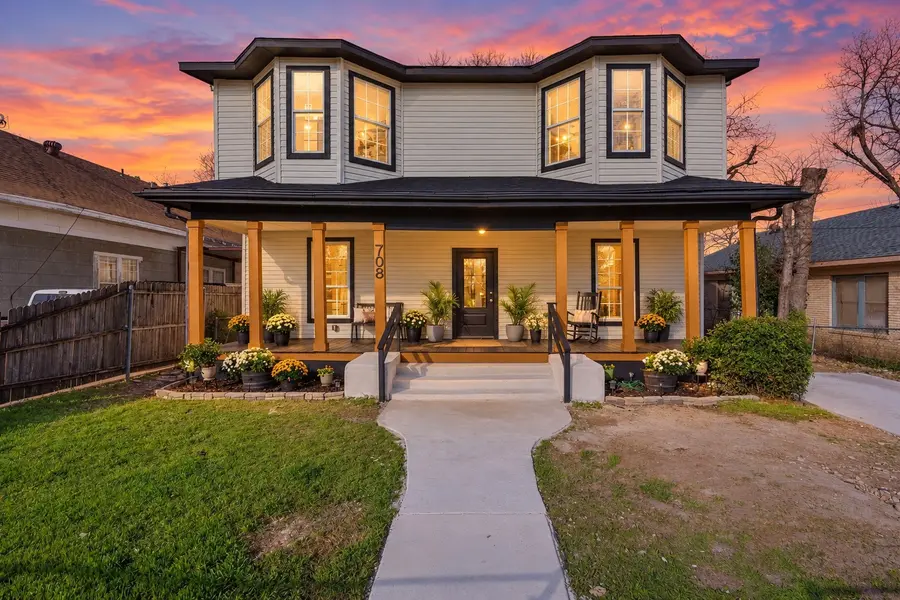 708 Essex St, Fort Worth, TX 76105-1315