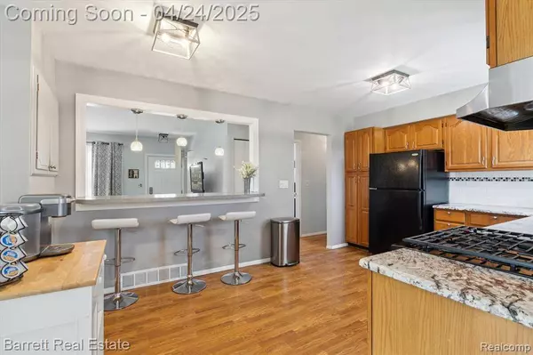 32534 BEECHWOOD Drive, Warren, MI 48088