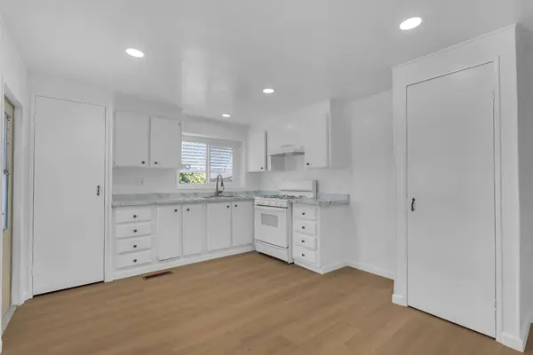 105 W Herndon AVE #SPC30, Pinedale, CA 93650