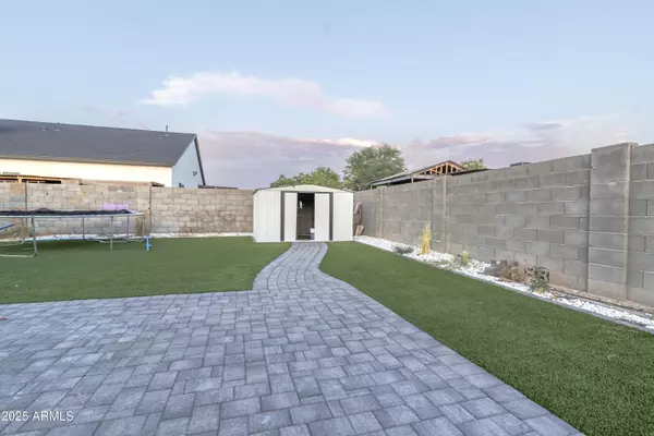 251 W DESERT Drive, Phoenix, AZ 85041