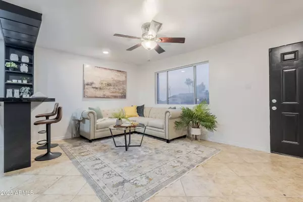 251 W DESERT Drive, Phoenix, AZ 85041