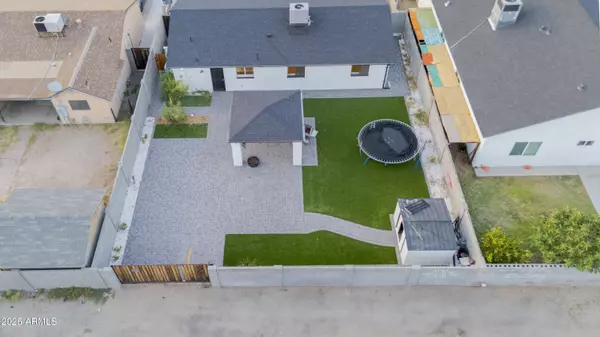 251 W DESERT Drive, Phoenix, AZ 85041