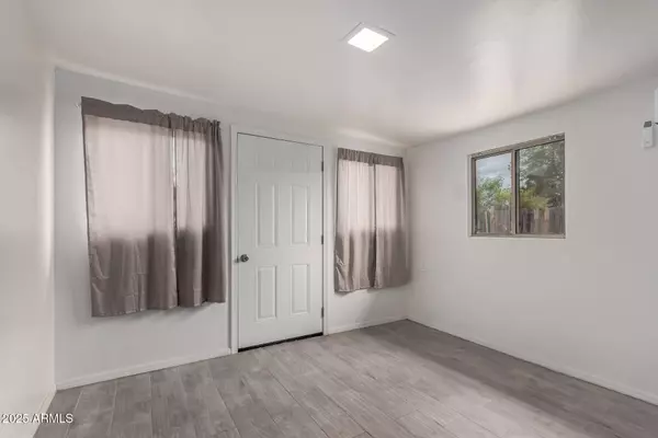 422 E WAGONER Road, Phoenix, AZ 85022