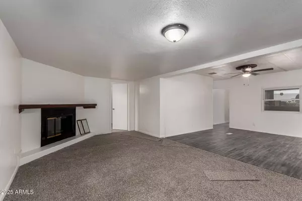 422 E WAGONER Road, Phoenix, AZ 85022