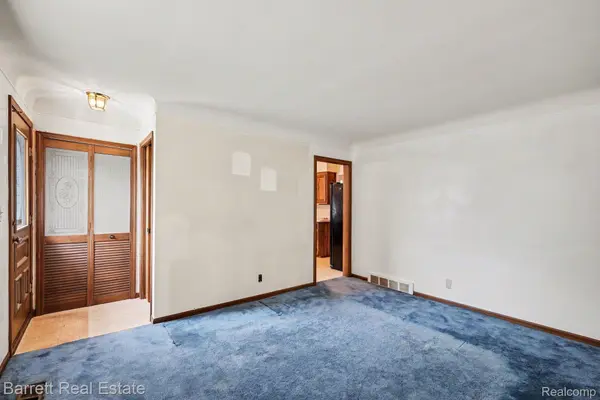 31370 Palomino DR, Warren, MI 48093