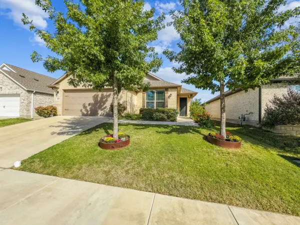 6212 Thunderwing Dr, Fort Worth, TX 76179-1540