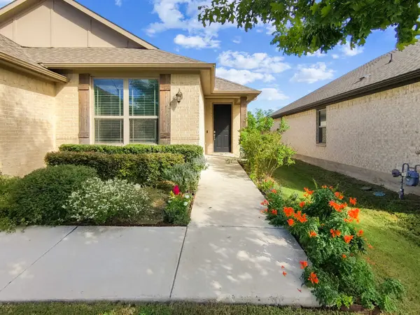 6212 Thunderwing Dr, Fort Worth, TX 76179-1540