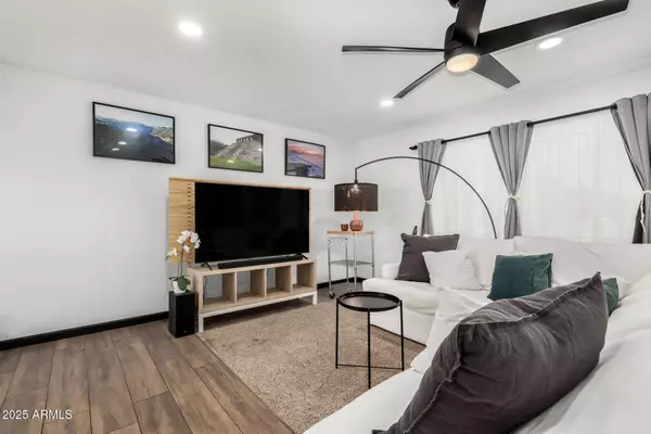 4713 E HIDALGO Avenue, Phoenix, AZ 85040