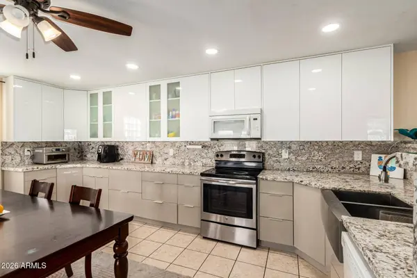 2 E MURIEL Drive, Phoenix, AZ 85022