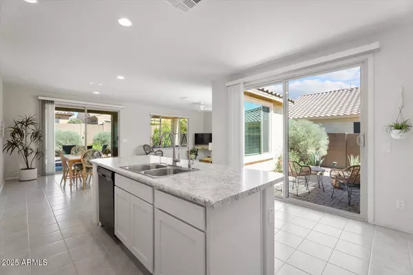 7790 W NOBLE PRAIRIE Way, Florence, AZ 85132