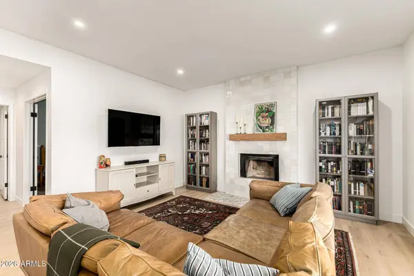 2106 E FRIESS Drive, Phoenix, AZ 85022