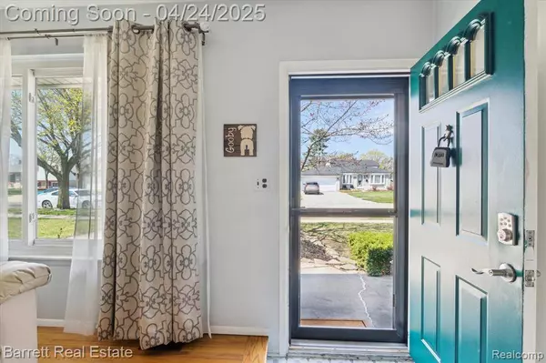 32534 BEECHWOOD Drive, Warren, MI 48088