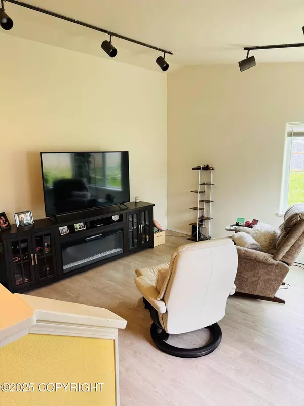 12230 Rainbow AVE, Anchorage, AK 99516