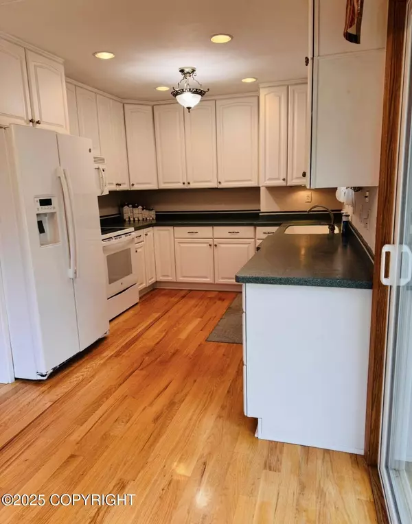 9843 E Chichagof LOOP, Eagle River, AK 99577