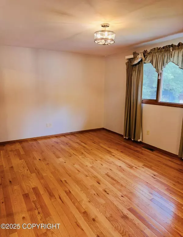 9843 E Chichagof LOOP, Eagle River, AK 99577