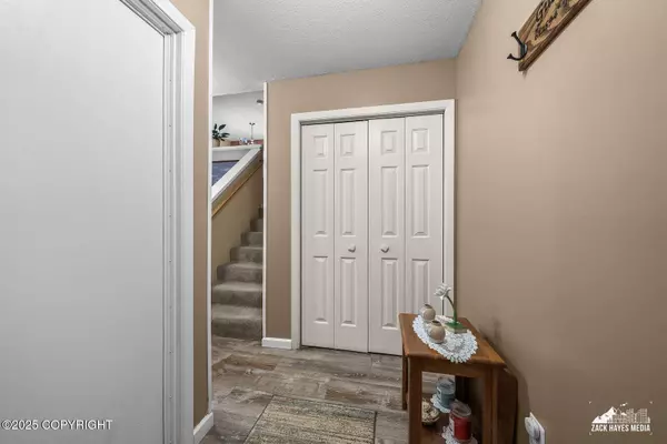 2039 Cliffside DR #6, Anchorage, AK 99501