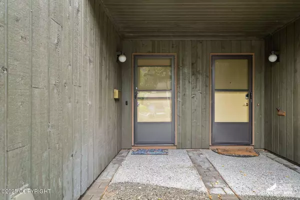 2039 Cliffside DR #6, Anchorage, AK 99501