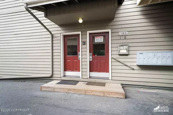 123 E 24th AVE #4, Anchorage, AK 99503