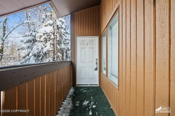 7560 Foxridge WAY #C, Anchorage, AK 99518