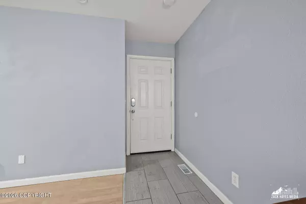 7560 Foxridge WAY #C, Anchorage, AK 99518