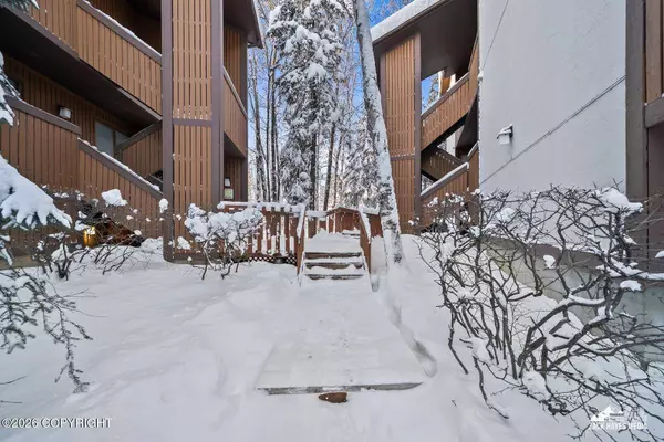 7560 Foxridge WAY #C, Anchorage, AK 99518